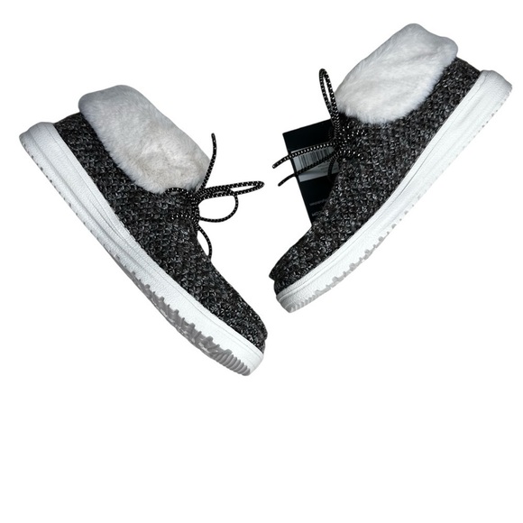 NWT Hey Dude “Britt” Shoes. Size 5 - Picture 2 of 11